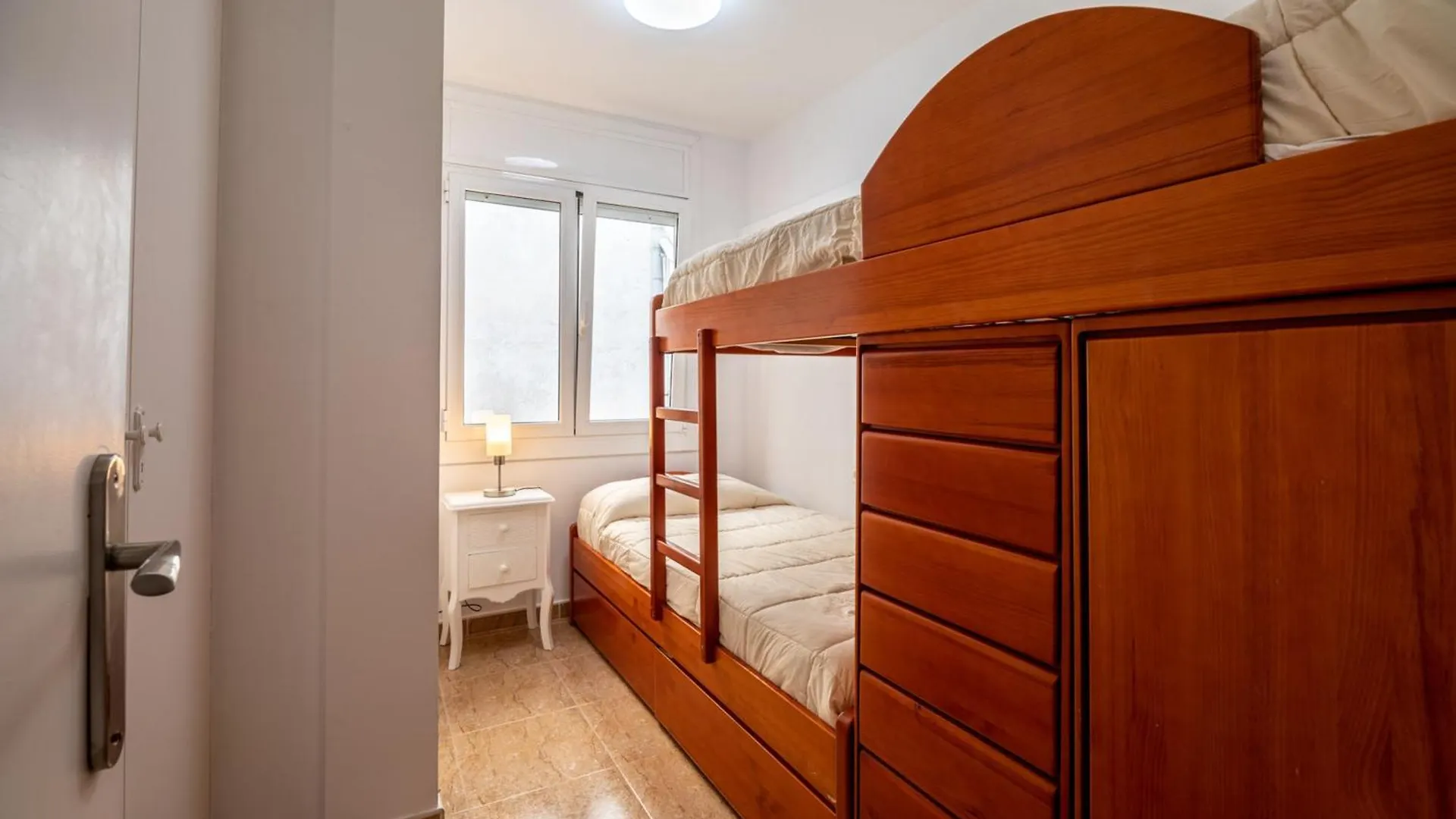 Spacious Apartment With Sea View Terrace In קאלאפיי