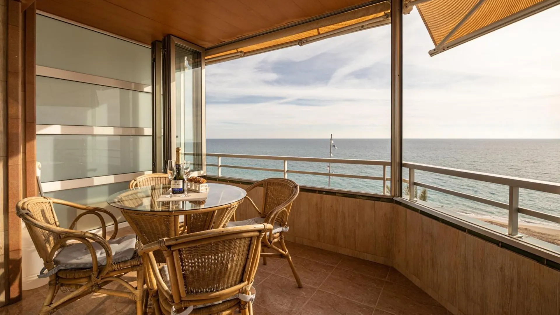 Spacious Apartment With Sea View Terrace In Calafell location